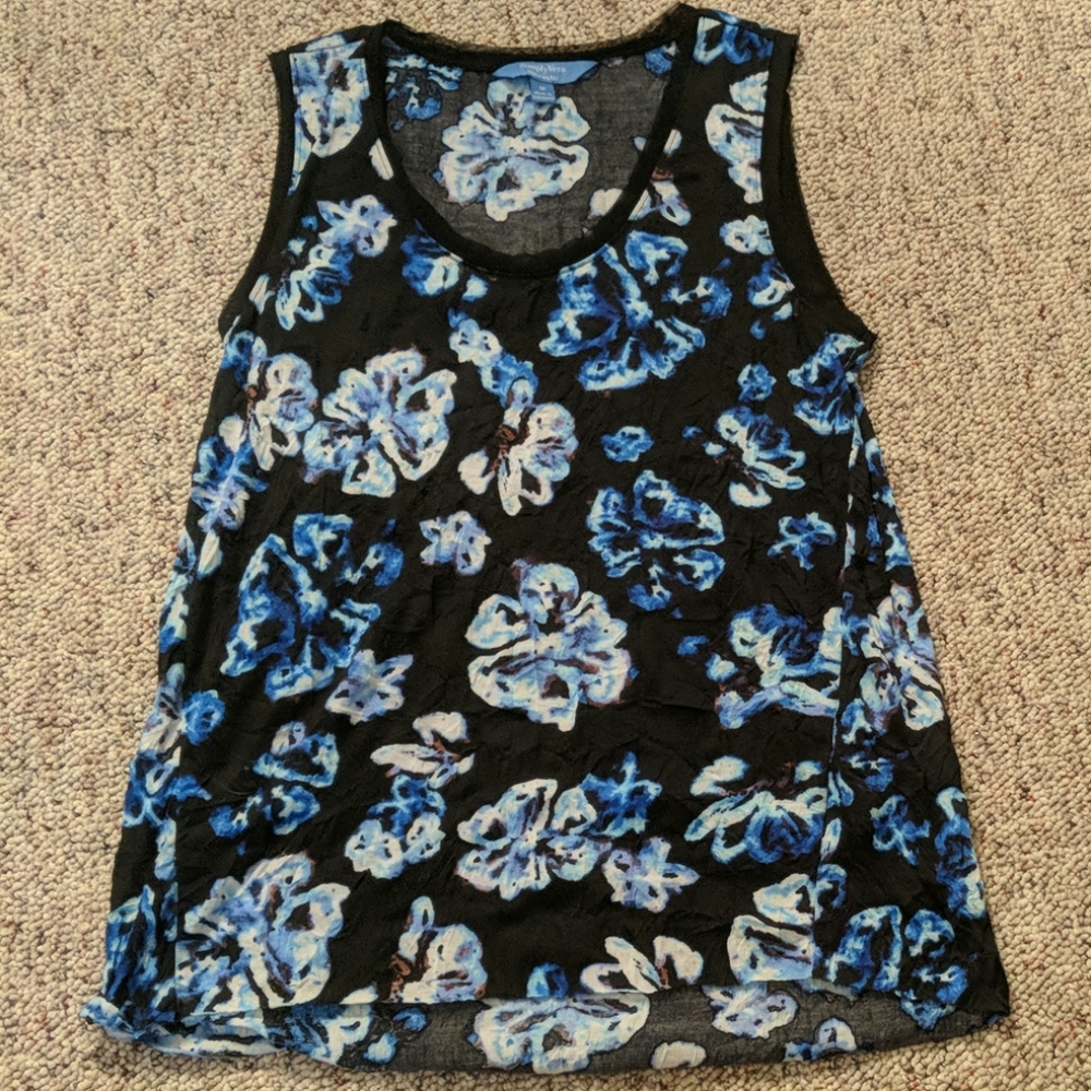 Sleeveless floral dress shirt